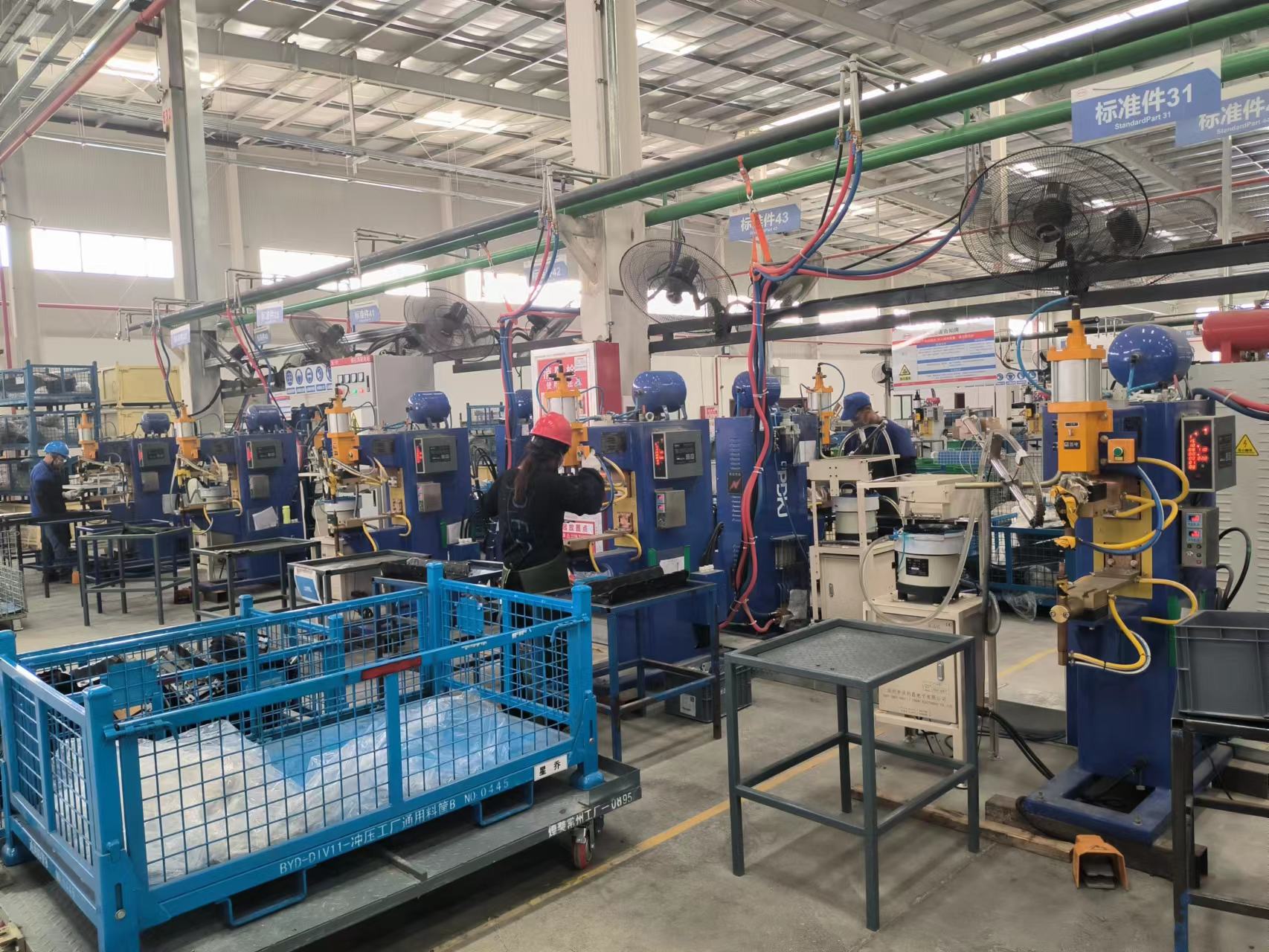 Haum rau Automotive Kub Tsim Hlau