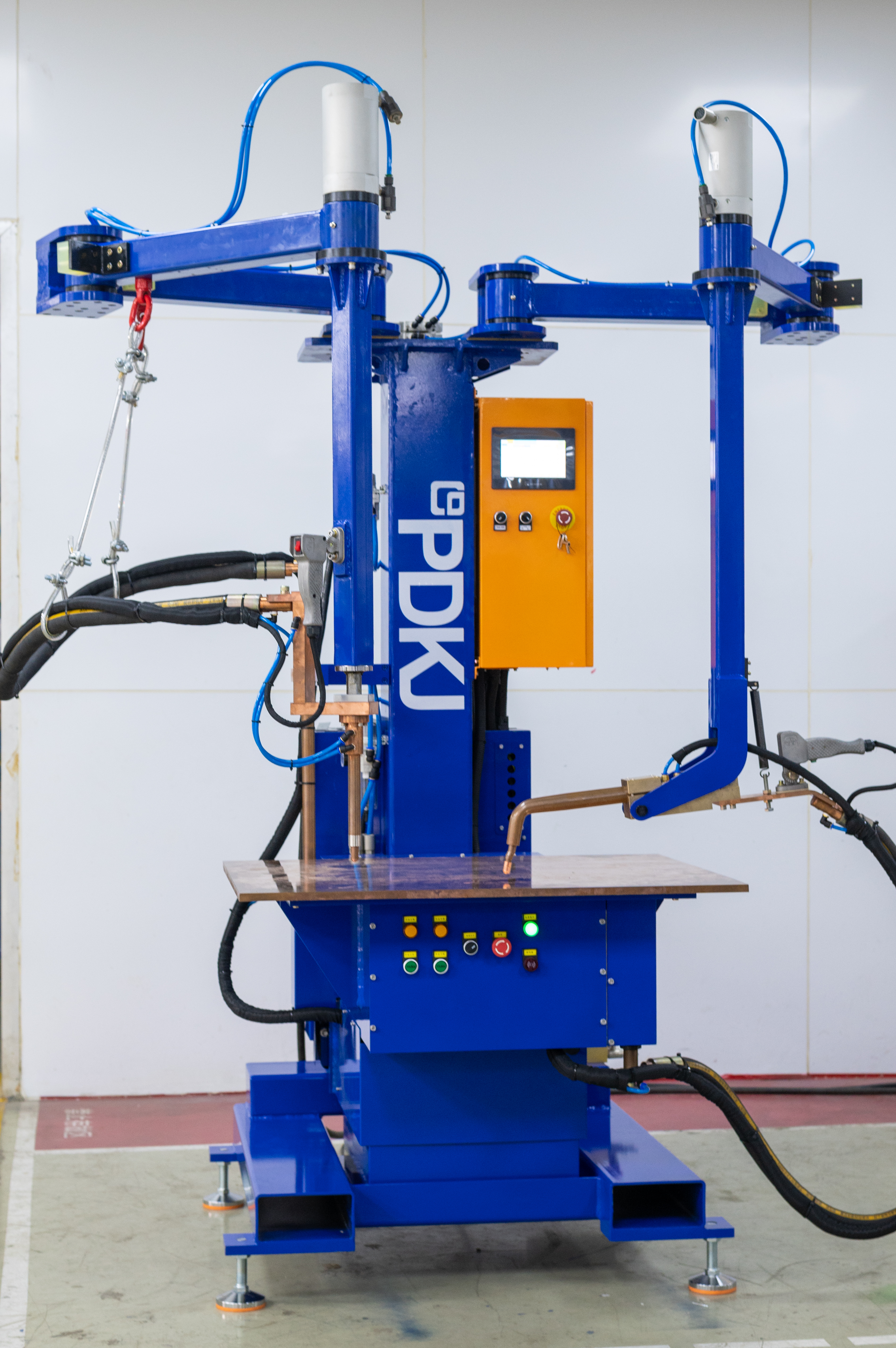 Dual Phom Platform Hom Nruab Nrab Zaus Inverter wm cov khoom siv. Feem ntau hais lus, tus qauv teeb tsa qhov chaw vuam tshuab thiab laser vuam tshuab tuaj yeem tsim thiab xa tawm hauv 2 lub lis piam tom qab tau txais q