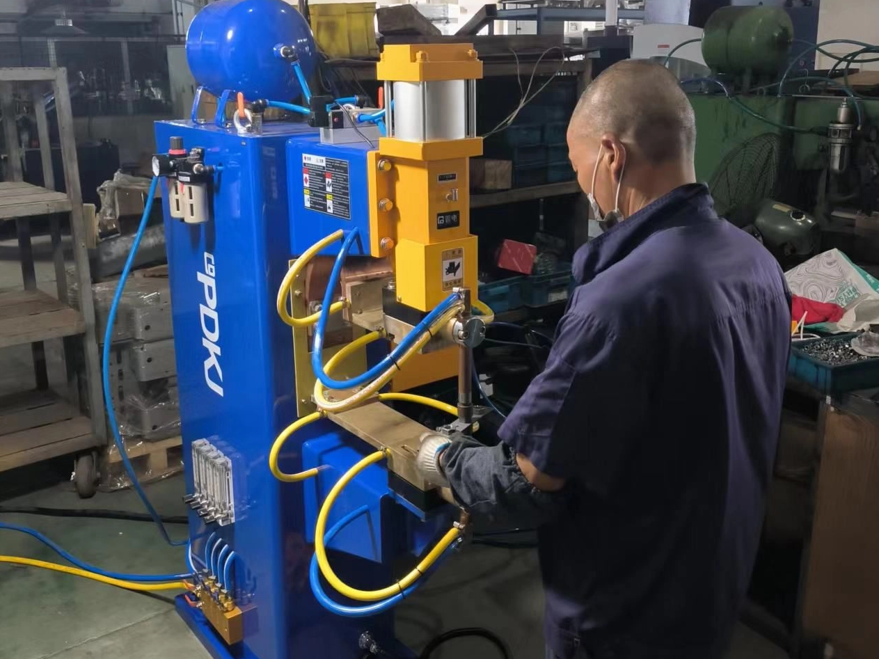 Potrivit pentru sudarea &icirc;n puncte convexe de 1-3 mm a pieselor auto